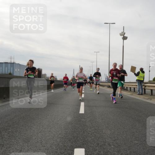03.10.2025 - Köhlbrandbrückenlauf Matties Gatica Varas http://msf.ph/oto/9189420 03.10.2025 15:58:04 Position 3  meine-sportfotos.de