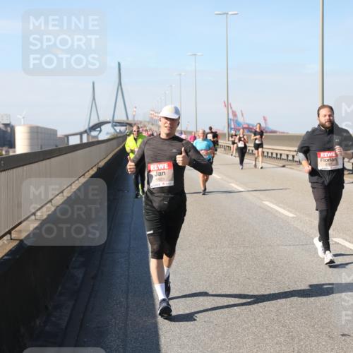 03.10.2025 - Köhlbrandbrückenlauf Yannick Fuchs http://msf.ph/oto/9189422 03.10.2025 12:09:06 Position 3 5923, 4767, 4498 meine-sportfotos.de