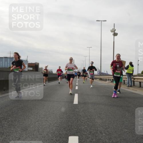 03.10.2025 - Köhlbrandbrückenlauf Matties Gatica Varas http://msf.ph/oto/9189423 03.10.2025 15:58:04 Position 3  meine-sportfotos.de