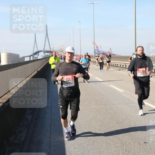 03.10.2025 - Köhlbrandbrückenlauf Yannick Fuchs http://msf.ph/oto/9189425 03.10.2025 12:09:07 Position 3 5923, 4767, 4498 meine-sportfotos.de