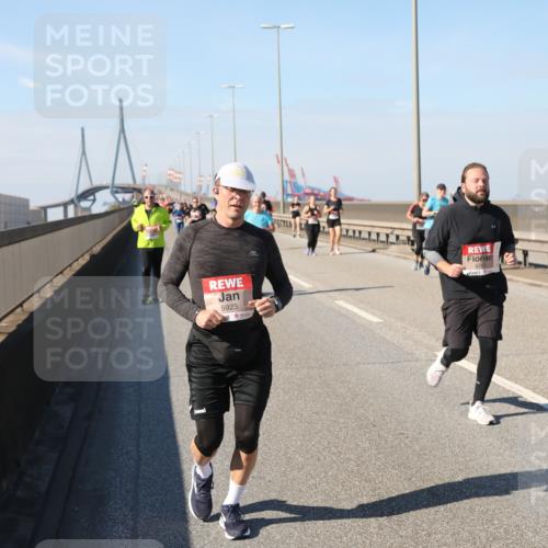 03.10.2025 - Köhlbrandbrückenlauf Yannick Fuchs http://msf.ph/oto/9189430 03.10.2025 12:09:07 Position 3 5923, 4498 meine-sportfotos.de