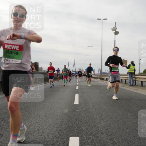 03.10.2025 - Köhlbrandbrückenlauf Matties Gatica Varas http://msf.ph/oto/9189431 03.10.2025 15:58:06 Position 3 8928 meine-sportfotos.de