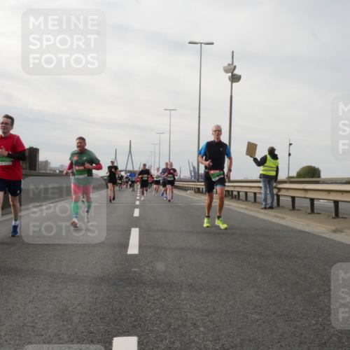03.10.2025 - Köhlbrandbrückenlauf Matties Gatica Varas http://msf.ph/oto/9189441 03.10.2025 15:58:08 Position 3  meine-sportfotos.de