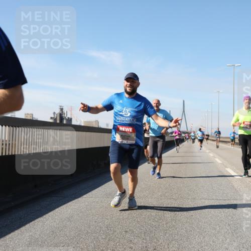 03.10.2025 - Köhlbrandbrückenlauf Yannick Fuchs http://msf.ph/oto/9189445 03.10.2025 11:48:59 Position 3 6719 meine-sportfotos.de