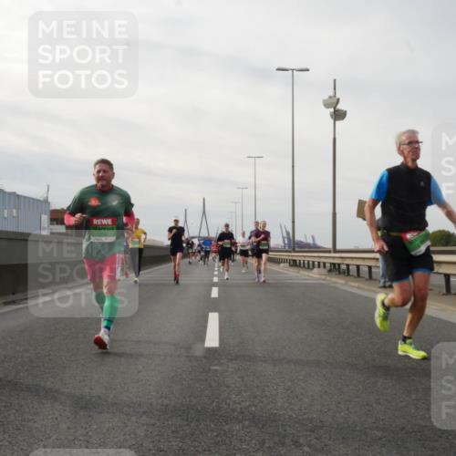 03.10.2025 - Köhlbrandbrückenlauf Matties Gatica Varas http://msf.ph/oto/9189446 03.10.2025 15:58:09 Position 3 8881 meine-sportfotos.de