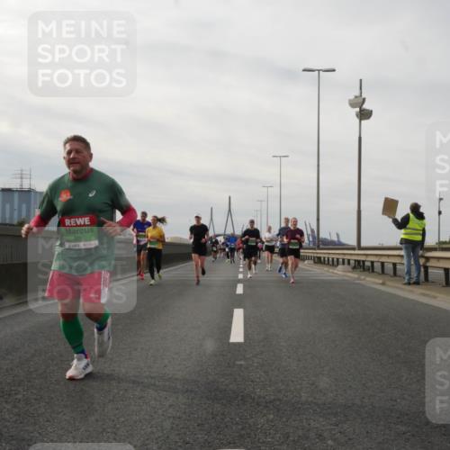 03.10.2025 - Köhlbrandbrückenlauf Matties Gatica Varas http://msf.ph/oto/9189448 03.10.2025 15:58:10 Position 3 9295 meine-sportfotos.de