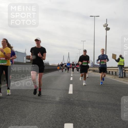 03.10.2025 - Köhlbrandbrückenlauf Matties Gatica Varas http://msf.ph/oto/9189460 03.10.2025 15:58:13 Position 3  meine-sportfotos.de