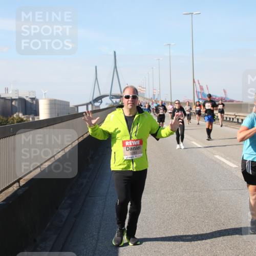03.10.2025 - Köhlbrandbrückenlauf Yannick Fuchs http://msf.ph/oto/9189462 03.10.2025 12:09:12 Position 3 5783, 5179 meine-sportfotos.de