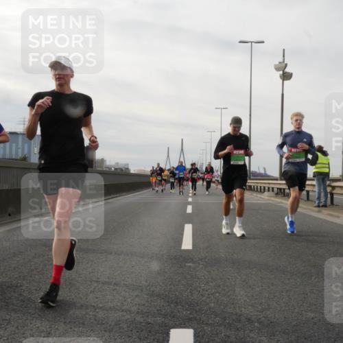 03.10.2025 - Köhlbrandbrückenlauf Matties Gatica Varas http://msf.ph/oto/9189463 03.10.2025 15:58:13 Position 3  meine-sportfotos.de