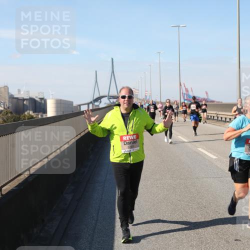 03.10.2025 - Köhlbrandbrückenlauf Yannick Fuchs http://msf.ph/oto/9189466 03.10.2025 12:09:12 Position 3 5783, 5179 meine-sportfotos.de