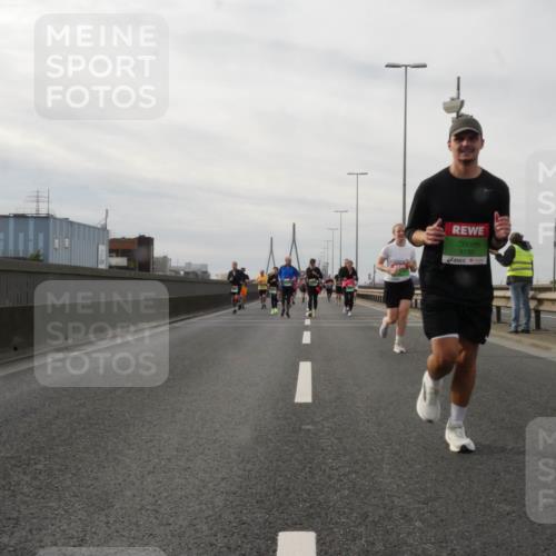 03.10.2025 - Köhlbrandbrückenlauf Matties Gatica Varas http://msf.ph/oto/9189467 03.10.2025 15:58:14 Position 3 9735 meine-sportfotos.de
