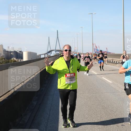 03.10.2025 - Köhlbrandbrückenlauf Yannick Fuchs http://msf.ph/oto/9189470 03.10.2025 12:09:12 Position 3 5783, 5179 meine-sportfotos.de
