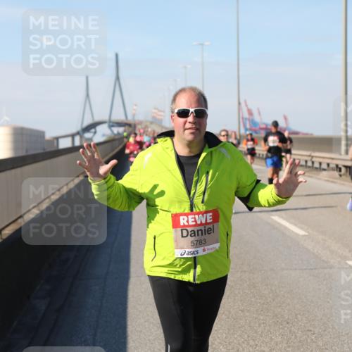 03.10.2025 - Köhlbrandbrückenlauf Yannick Fuchs http://msf.ph/oto/9189473 03.10.2025 12:09:12 Position 3 5783 meine-sportfotos.de