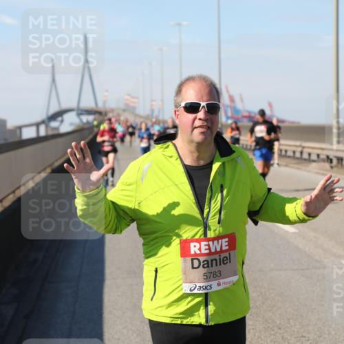 03.10.2025 - Köhlbrandbrückenlauf Yannick Fuchs http://msf.ph/oto/9189475 03.10.2025 12:09:13 Position 3 5783 meine-sportfotos.de
