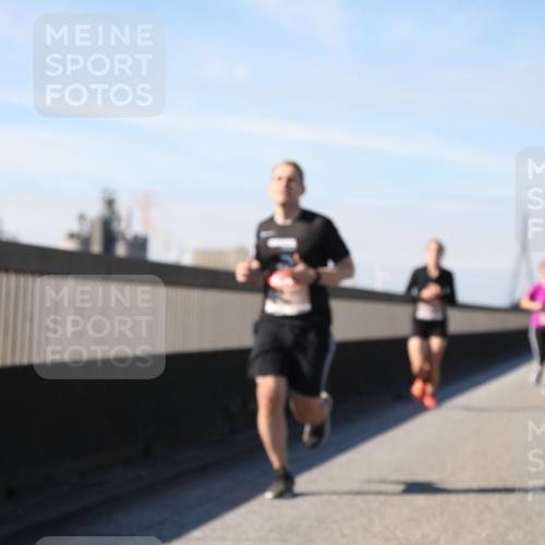 03.10.2025 - Köhlbrandbrückenlauf Yannick Fuchs http://msf.ph/oto/9189482 03.10.2025 11:49:01 Position 3  meine-sportfotos.de