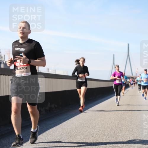 03.10.2025 - Köhlbrandbrückenlauf Yannick Fuchs http://msf.ph/oto/9189488 03.10.2025 11:49:01 Position 3 6065 meine-sportfotos.de