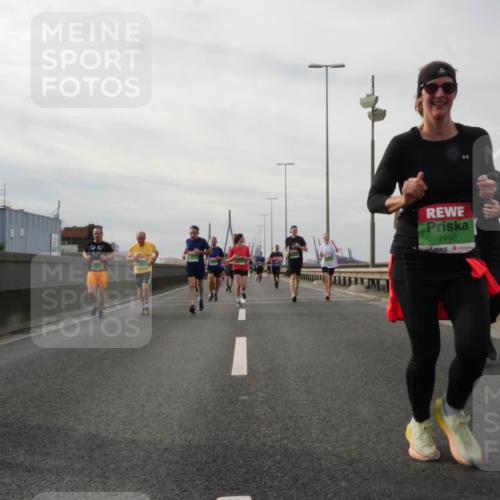 03.10.2025 - Köhlbrandbrückenlauf Matties Gatica Varas http://msf.ph/oto/9189496 03.10.2025 15:58:21 Position 3 7790 meine-sportfotos.de