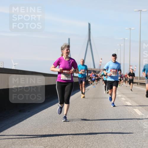 03.10.2025 - Köhlbrandbrückenlauf Yannick Fuchs http://msf.ph/oto/9189507 03.10.2025 11:49:03 Position 3 6821, 4384 meine-sportfotos.de