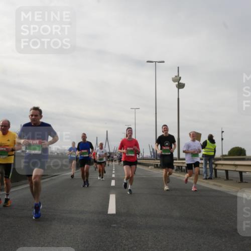 03.10.2025 - Köhlbrandbrückenlauf Matties Gatica Varas http://msf.ph/oto/9189508 03.10.2025 15:58:23 Position 3 9318 meine-sportfotos.de