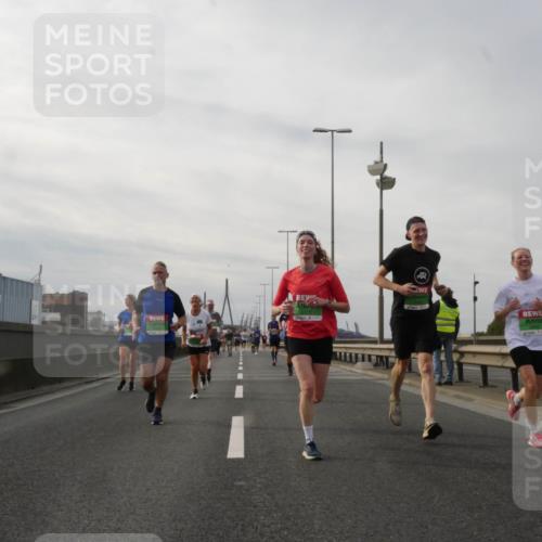 03.10.2025 - Köhlbrandbrückenlauf Matties Gatica Varas http://msf.ph/oto/9189512 03.10.2025 15:58:24 Position 3  meine-sportfotos.de
