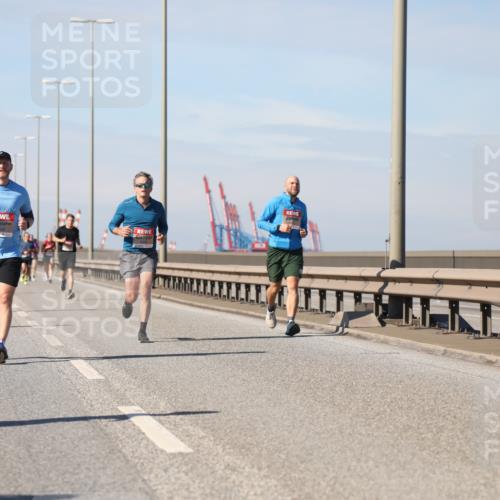 03.10.2025 - Köhlbrandbrückenlauf Yannick Fuchs http://msf.ph/oto/9189514 03.10.2025 11:49:03 Position 3 4249 meine-sportfotos.de