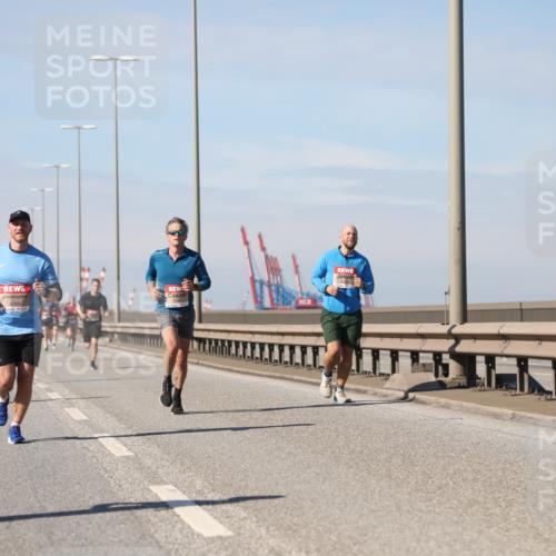 03.10.2025 - Köhlbrandbrückenlauf Yannick Fuchs http://msf.ph/oto/9189516 03.10.2025 11:49:04 Position 3  meine-sportfotos.de