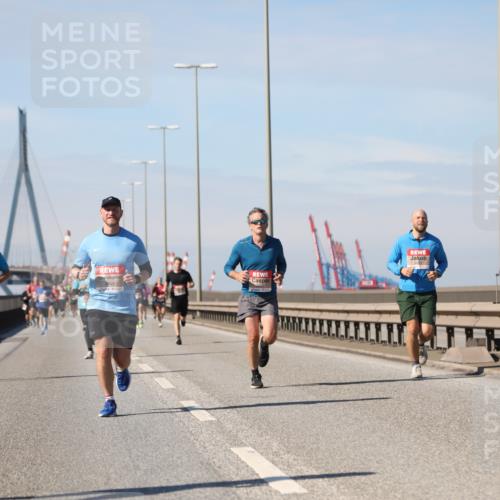 03.10.2025 - Köhlbrandbrückenlauf Yannick Fuchs http://msf.ph/oto/9189522 03.10.2025 11:49:04 Position 3 4384 meine-sportfotos.de