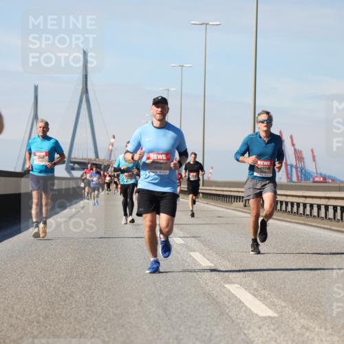 03.10.2025 - Köhlbrandbrückenlauf Yannick Fuchs http://msf.ph/oto/9189525 03.10.2025 11:49:05 Position 3 4249 meine-sportfotos.de