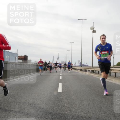 03.10.2025 - Köhlbrandbrückenlauf Matties Gatica Varas http://msf.ph/oto/9189532 03.10.2025 15:58:32 Position 3 8909, 1610, 7433 meine-sportfotos.de