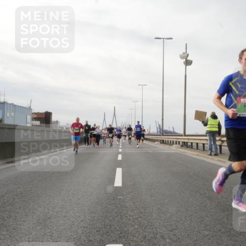 03.10.2025 - Köhlbrandbrückenlauf Matties Gatica Varas http://msf.ph/oto/9189535 03.10.2025 15:58:32 Position 3 7433 meine-sportfotos.de