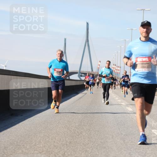 03.10.2025 - Köhlbrandbrückenlauf Yannick Fuchs http://msf.ph/oto/9189536 03.10.2025 11:49:06 Position 3 4249, 6256 meine-sportfotos.de