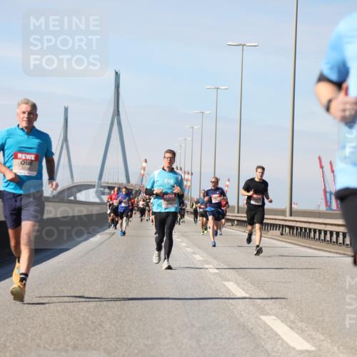 03.10.2025 - Köhlbrandbrückenlauf Yannick Fuchs http://msf.ph/oto/9189555 03.10.2025 11:49:07 Position 3  meine-sportfotos.de