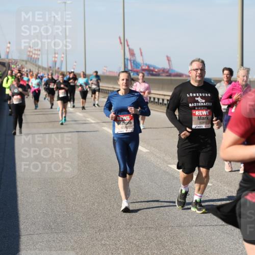 03.10.2025 - Köhlbrandbrückenlauf Yannick Fuchs http://msf.ph/oto/9189556 03.10.2025 12:09:20 Position 3 6290, 6289, 5140 meine-sportfotos.de