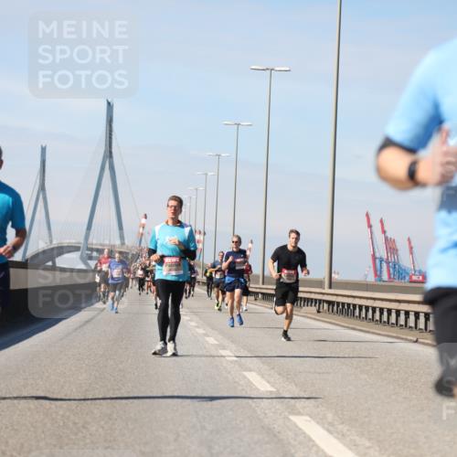 03.10.2025 - Köhlbrandbrückenlauf Yannick Fuchs http://msf.ph/oto/9189558 03.10.2025 11:49:08 Position 3  meine-sportfotos.de