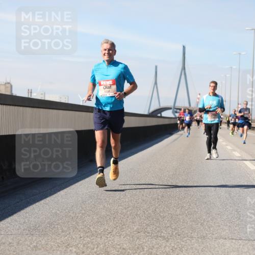 03.10.2025 - Köhlbrandbrückenlauf Yannick Fuchs http://msf.ph/oto/9189561 03.10.2025 11:49:08 Position 3 4288 meine-sportfotos.de