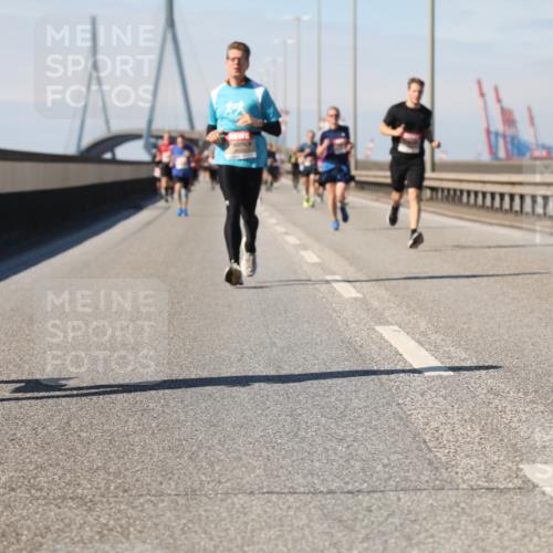 03.10.2025 - Köhlbrandbrückenlauf Yannick Fuchs http://msf.ph/oto/9189565 03.10.2025 11:49:09 Position 3 4288 meine-sportfotos.de