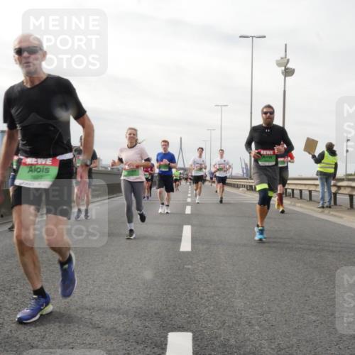 03.10.2025 - Köhlbrandbrückenlauf Matties Gatica Varas http://msf.ph/oto/9189570 03.10.2025 15:58:40 Position 3 7827 meine-sportfotos.de