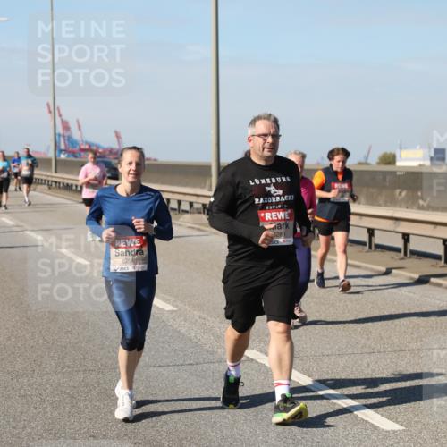 03.10.2025 - Köhlbrandbrückenlauf Yannick Fuchs http://msf.ph/oto/9189574 03.10.2025 12:09:21 Position 3 6290, 6289 meine-sportfotos.de