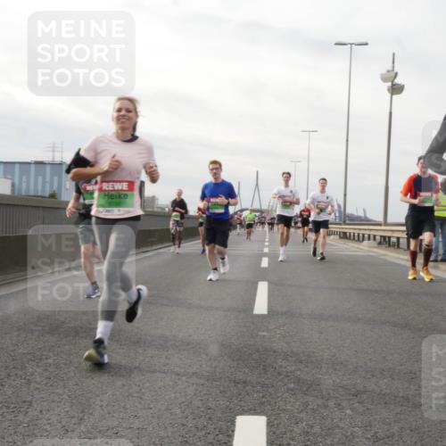 03.10.2025 - Köhlbrandbrückenlauf Matties Gatica Varas http://msf.ph/oto/9189576 03.10.2025 15:58:41 Position 3 8700, 8607 meine-sportfotos.de