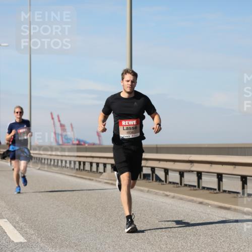 03.10.2025 - Köhlbrandbrückenlauf Yannick Fuchs http://msf.ph/oto/9189578 03.10.2025 11:49:13 Position 3 4836 meine-sportfotos.de