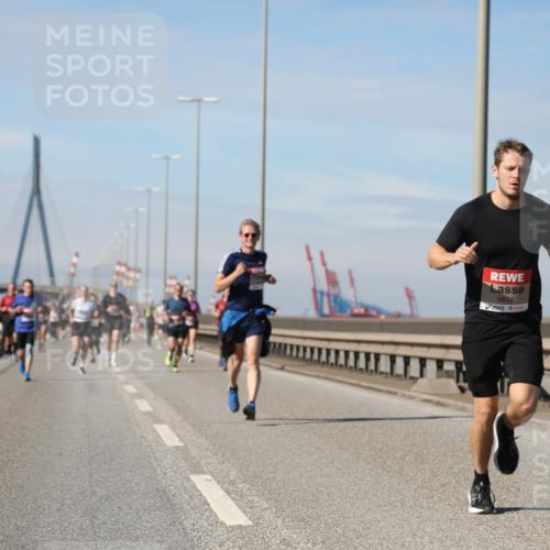 03.10.2025 - Köhlbrandbrückenlauf Yannick Fuchs http://msf.ph/oto/9189581 03.10.2025 11:49:13 Position 3 4836 meine-sportfotos.de