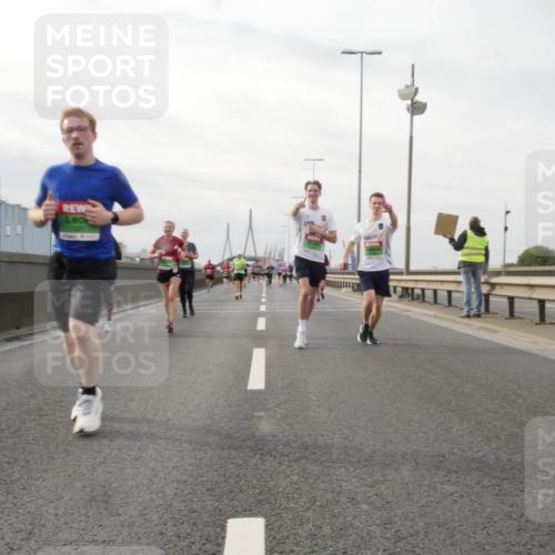 03.10.2025 - Köhlbrandbrückenlauf Matties Gatica Varas http://msf.ph/oto/9189582 03.10.2025 15:58:42 Position 3 8281 meine-sportfotos.de