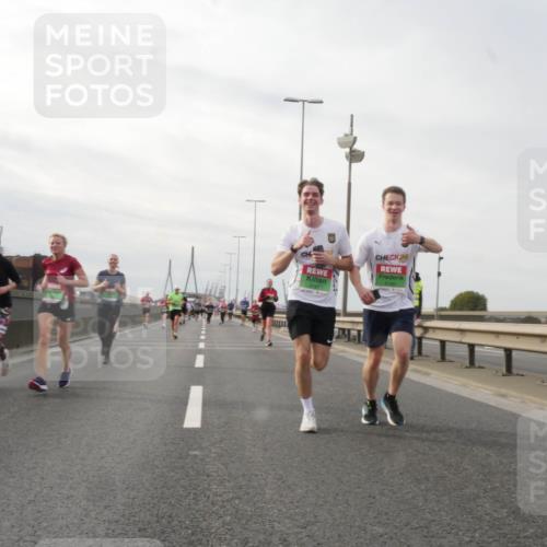 03.10.2025 - Köhlbrandbrückenlauf Matties Gatica Varas http://msf.ph/oto/9189586 03.10.2025 15:58:43 Position 3 9167, 24, 9166 meine-sportfotos.de