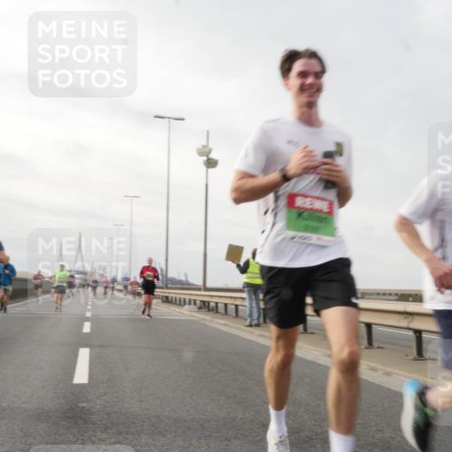 03.10.2025 - Köhlbrandbrückenlauf Matties Gatica Varas http://msf.ph/oto/9189591 03.10.2025 15:58:44 Position 3  meine-sportfotos.de