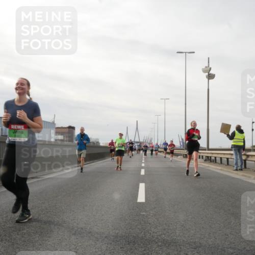 03.10.2025 - Köhlbrandbrückenlauf Matties Gatica Varas http://msf.ph/oto/9189599 03.10.2025 15:58:46 Position 3 8061 meine-sportfotos.de