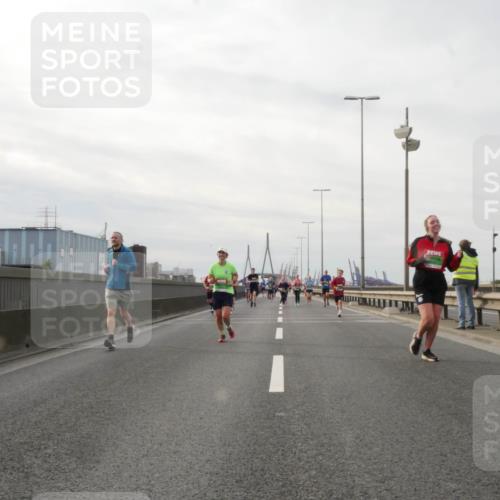 03.10.2025 - Köhlbrandbrückenlauf Matties Gatica Varas http://msf.ph/oto/9189604 03.10.2025 15:58:47 Position 3  meine-sportfotos.de
