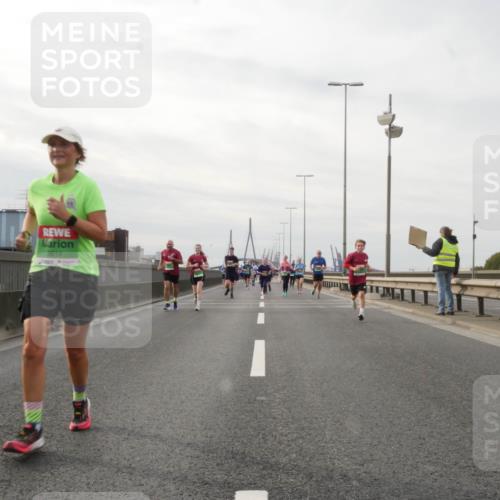 03.10.2025 - Köhlbrandbrückenlauf Matties Gatica Varas http://msf.ph/oto/9189616 03.10.2025 15:58:50 Position 3 9614 meine-sportfotos.de