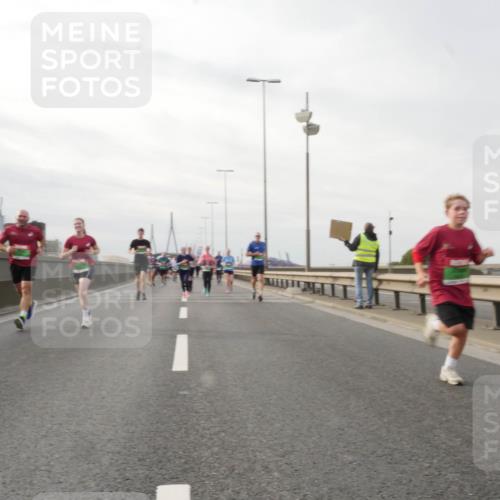 03.10.2025 - Köhlbrandbrückenlauf Matties Gatica Varas http://msf.ph/oto/9189626 03.10.2025 15:58:52 Position 3  meine-sportfotos.de