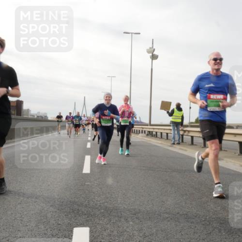 03.10.2025 - Köhlbrandbrückenlauf Matties Gatica Varas http://msf.ph/oto/9189642 03.10.2025 15:58:56 Position 3  meine-sportfotos.de