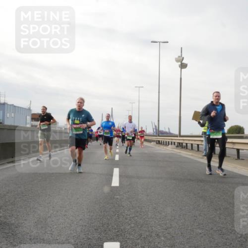 03.10.2025 - Köhlbrandbrückenlauf Matties Gatica Varas http://msf.ph/oto/9189664 03.10.2025 15:59:01 Position 3  meine-sportfotos.de